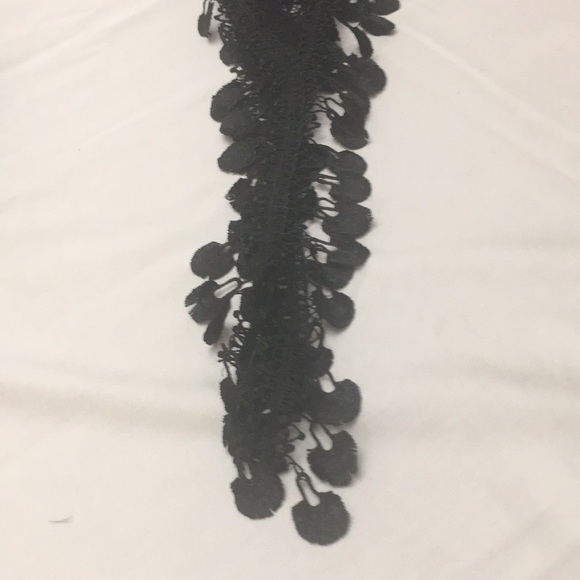 Elegant Lace Scraf with Pom Poms - Picture 4 of 4